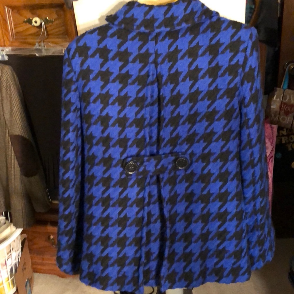 Large Herringbone Weave Button Front Jacket - image 4